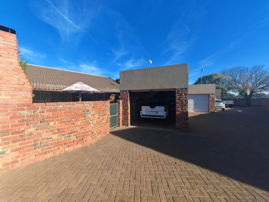 2 Bedroom Property for Sale in Pellissier Free State